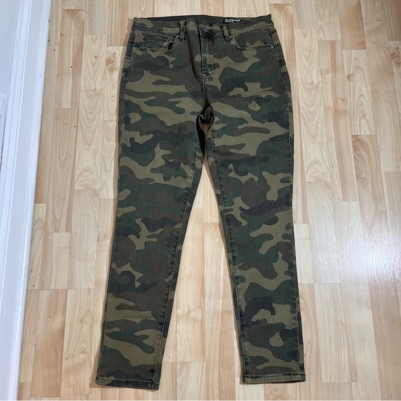 BLANK NYC WOMENS THE READE CROP GREEN CAMO SKINNY RAW HEM HIGH RISE PANTS 30 - Picture 1 of 8